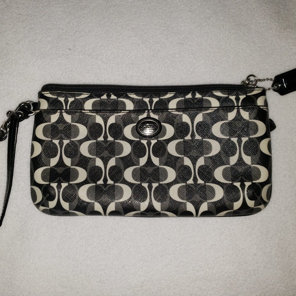 COACH - RARE - PEYTON DREAM "C" GO-GO WRISTLET  No. F51052